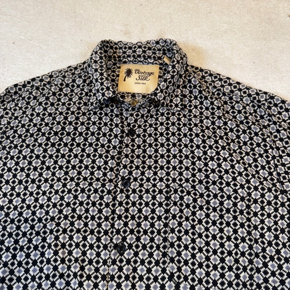 Vintage Silk Mens XL Black White Geometric Diamond Print 100% Silk Shirt S/S - Picture 2 of 7
